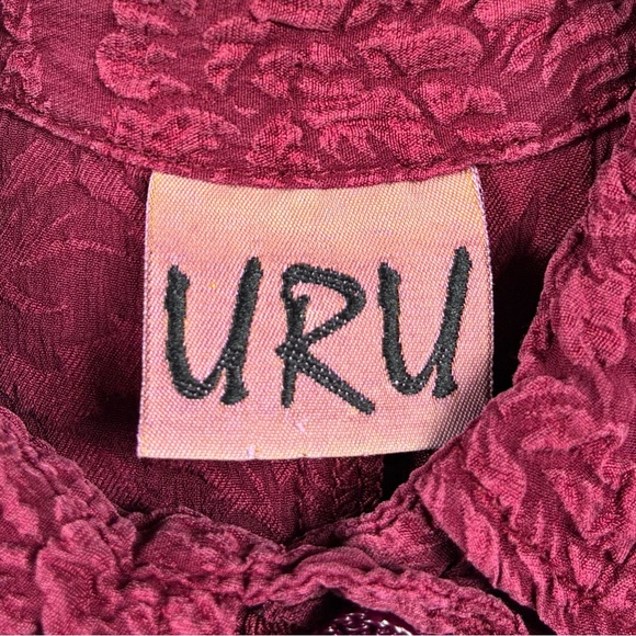 URU Maroon 100% Silk Button Front Top - Picture 9 of 10